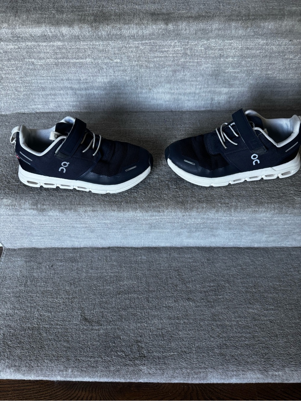 On Kids Sneakers in Navy and White - Picture 3 of 3